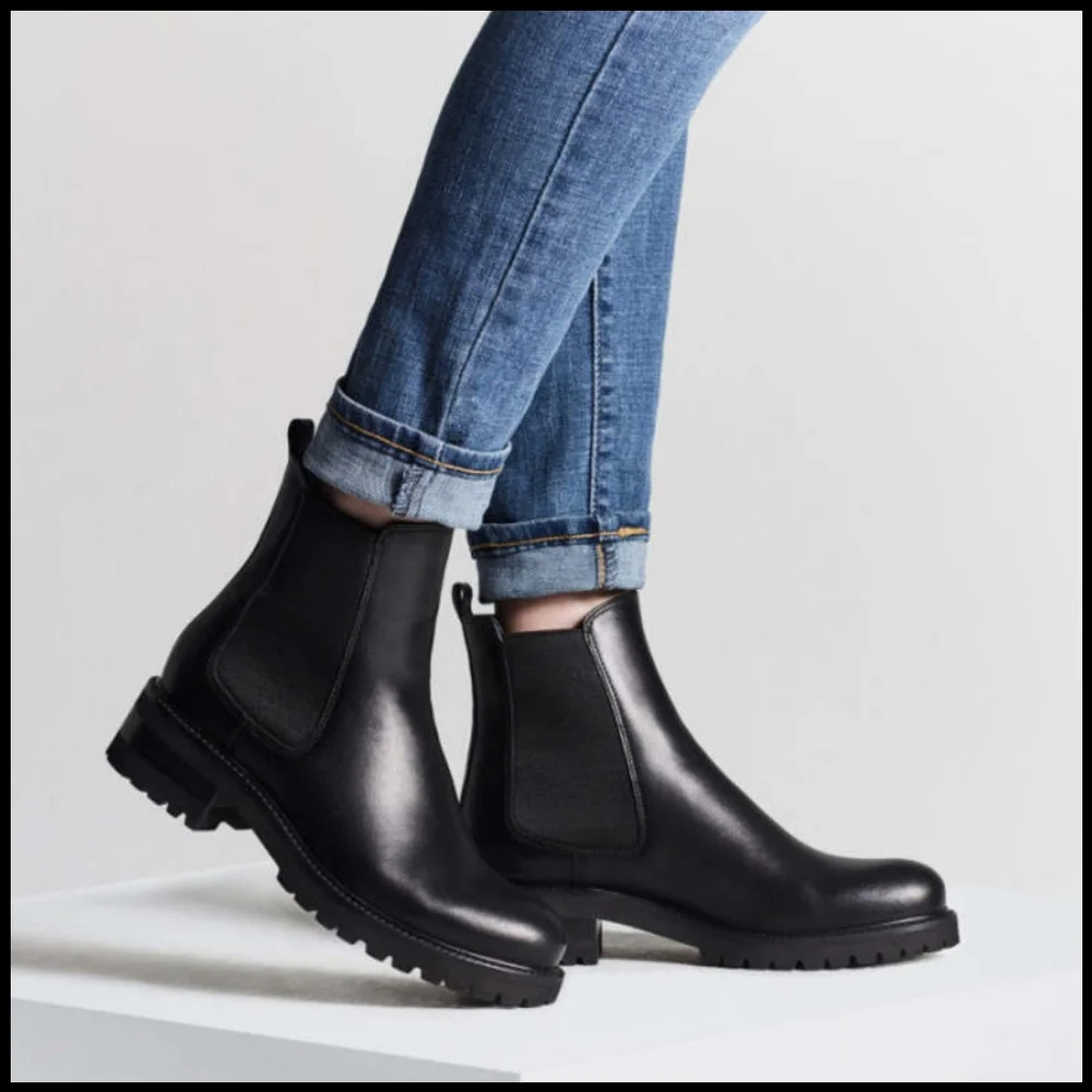 NWT La CANADIENNE Cosner Black Patent Leather Chelsea Boots